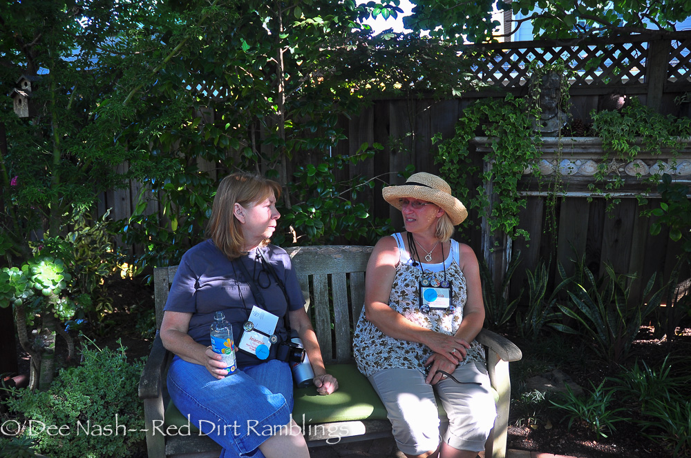 Jeannie and Victoria chatting on a bench. How they managed to look cool inspires me.